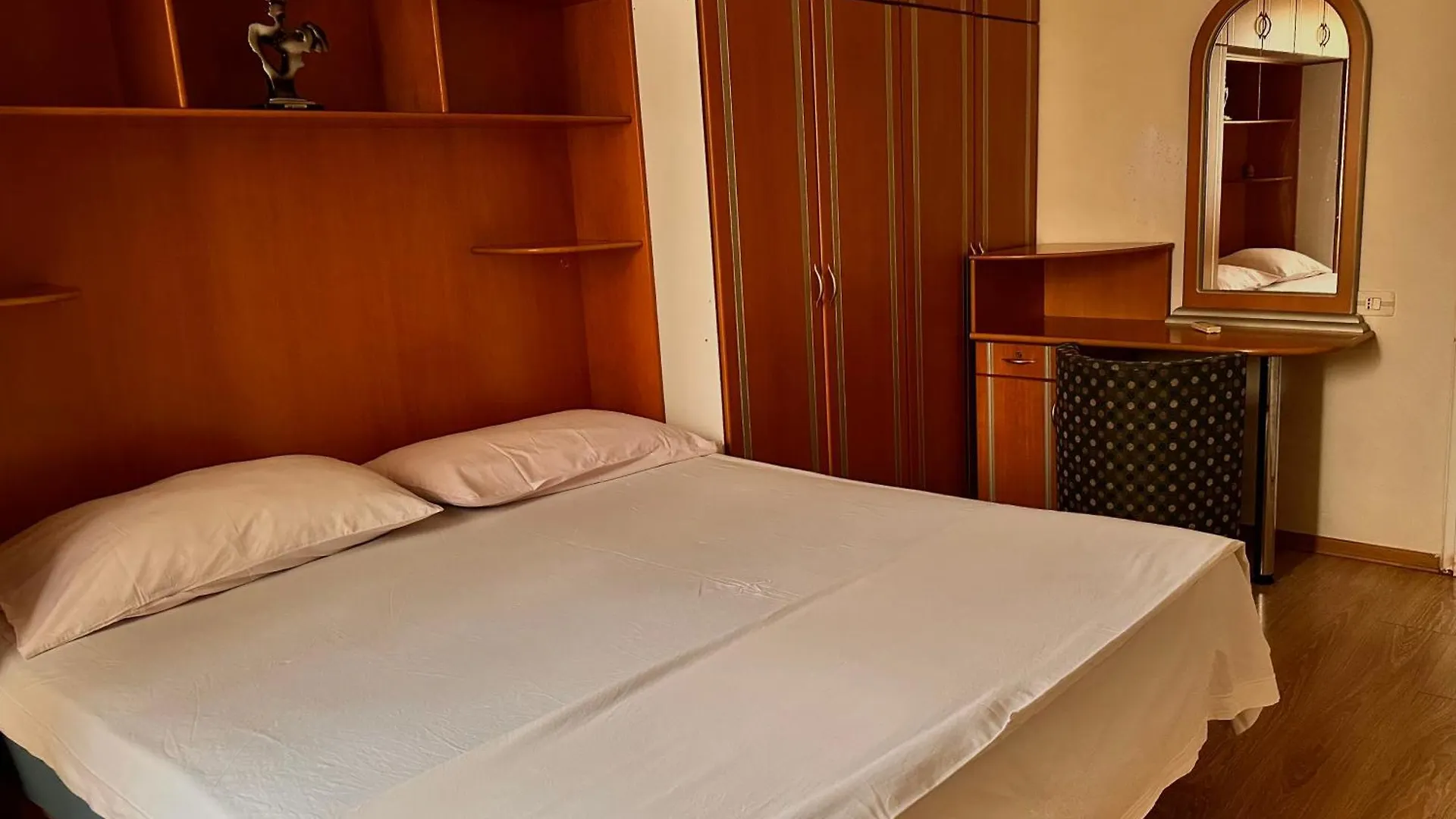 Comfort Apartment 地拉那