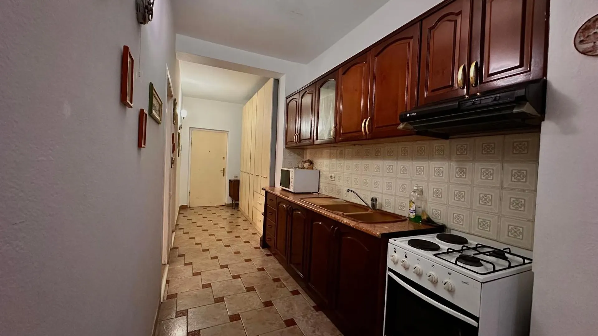 Comfort Apartment Tirana 0*,  Albania